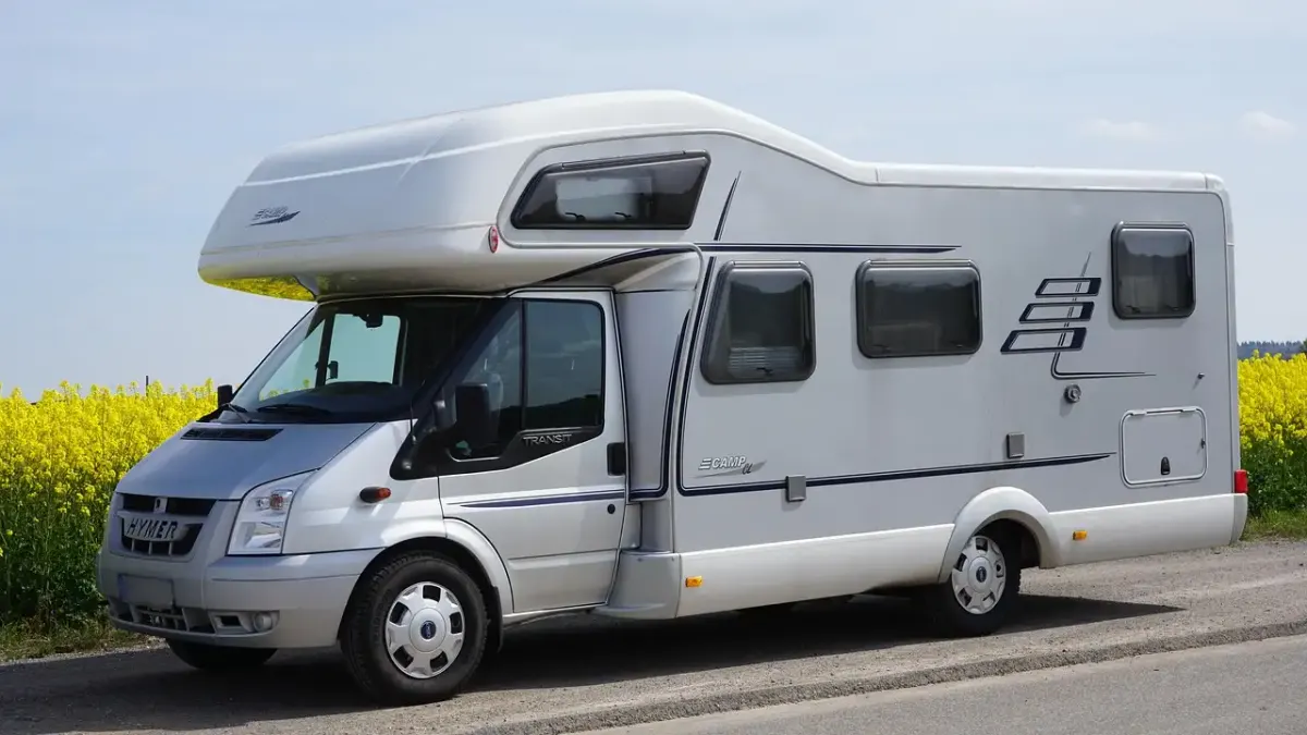 Camper met enkele bedden en handig hefbed kopen
