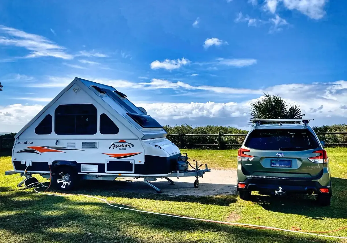 Kleine caravan met 2 aparte bedden